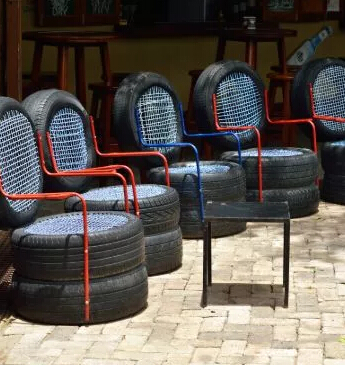 再利用废旧塑料轮胎做的椅子