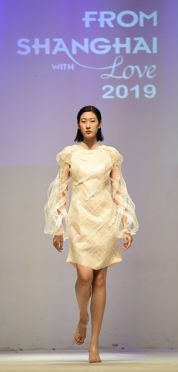 由100%科思创柔性热塑性聚氨酯(TPU)制成的全球首款3D打印柔性旗袍